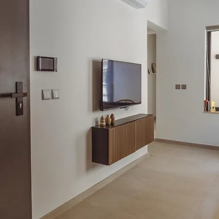 Modern In The Heart Of By Buena Vista * سليمة