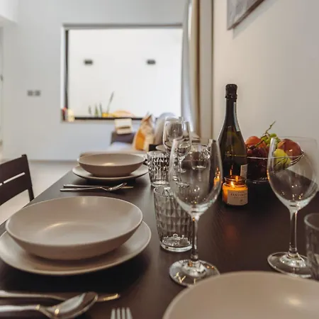 Modern In The Heart Of By Buena Vista * سليمة